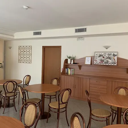 蒂凡尼酒店 酒店 3*