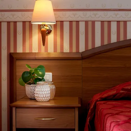 Tiffany Hotel 3*