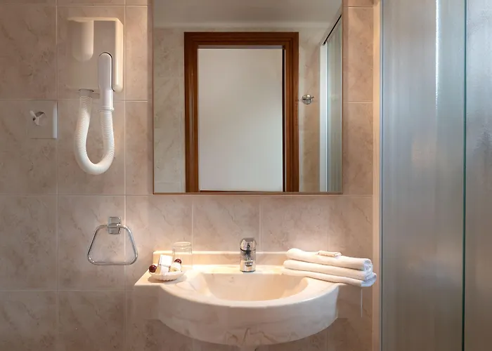 Tiffany Hotel 3*